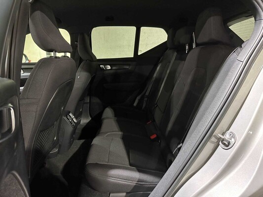 Volvo XC40 Recharge Core 70 kWh 231hp 2022 (Original-NL + 1st Owner), R-491-BZ