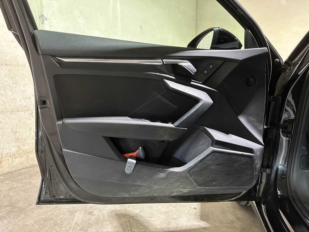 Audi A3 Saloon 35 TFSI Pro Line 150hp 2023 (Original-NL + 1st Owner), X-645-JF