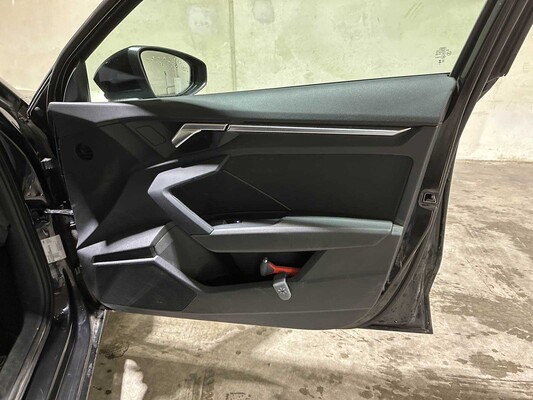 Audi A3 Saloon 35 TFSI Pro Line 150hp 2023 (Original-NL + 1st Owner), X-645-JF