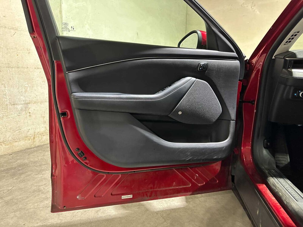 Ford Mustang Mach-E RWD 75 kWh 269hp 2021 (Original-NL + 1st Owner), N-382-TV