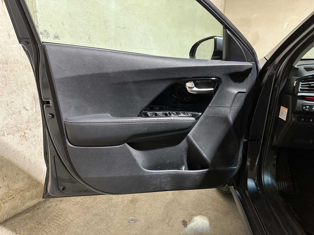 Kia e-Niro DynamicLine 64 kWh 204hp 2020 (Original-NL + 1st owner), J-072-TK