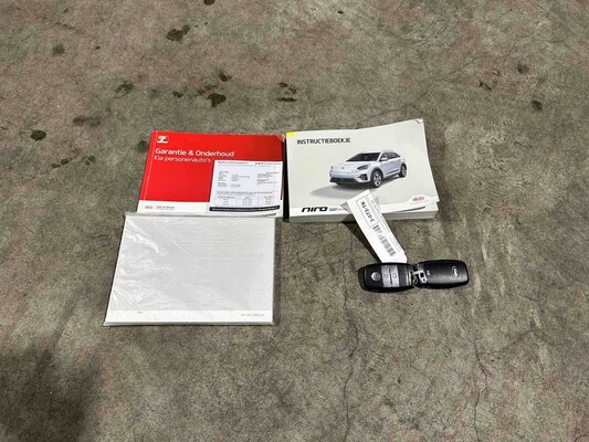 Kia e-Niro DynamicLine 64 kWh 204hp 2020 (Original-NL + 1st owner), J-072-TK