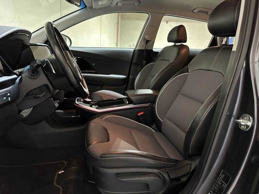 Kia e-Niro DynamicLine 64 kWh 204hp 2020 (Original-NL + 1st owner), J-072-TK
