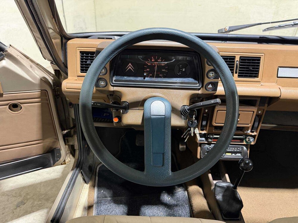 Citroen Visa 2-cyl 0.7 32hp 1984, J-692-DP