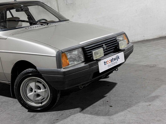 Citroen Visa 2-cyl 0.7 32hp 1984, J-692-DP