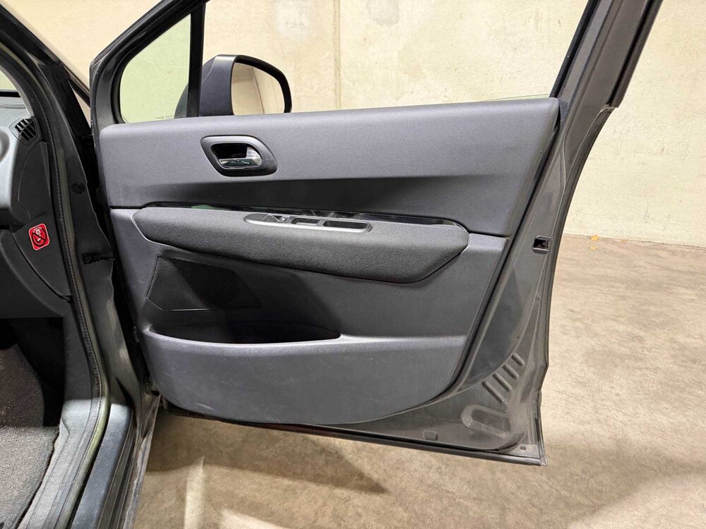 Peugeot 5008 1.6 VTi Active 5p. 120hp 2012, 77-TLK-4