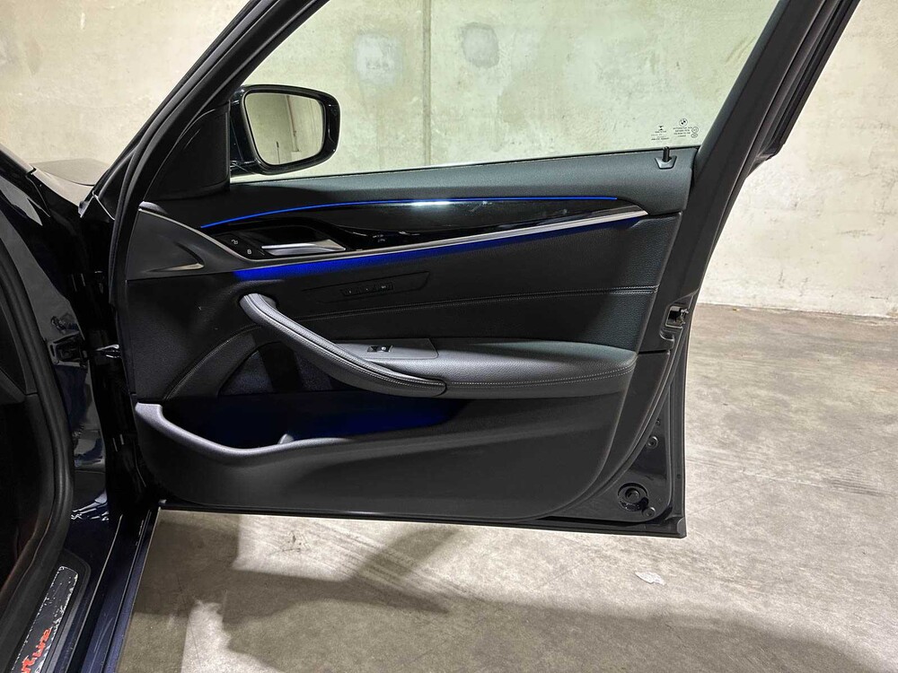 BMW 520i Touring High Executive Sport-Line 5-Series 184hp 2019, XG-208-V