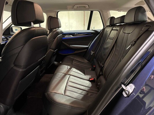 BMW 520i Touring High Executive Sport-Line 5-Series 184hp 2019, XG-208-V
