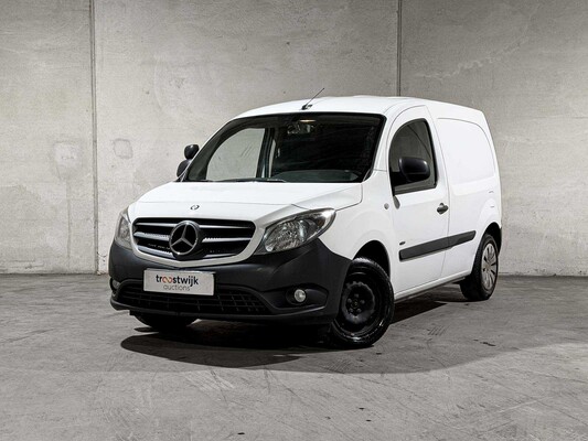 Passenger cars and commercial vehicles in Tiel