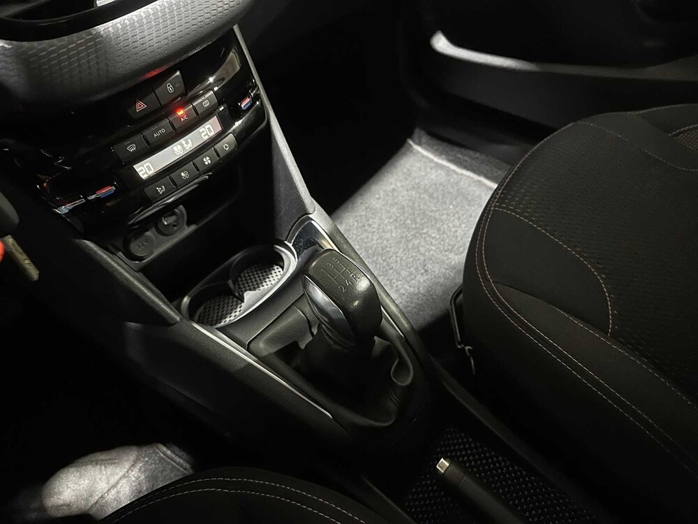 Peugeot 208 1.2 PureTech Blue Lease Executive 82hp 2018, TB-383-S