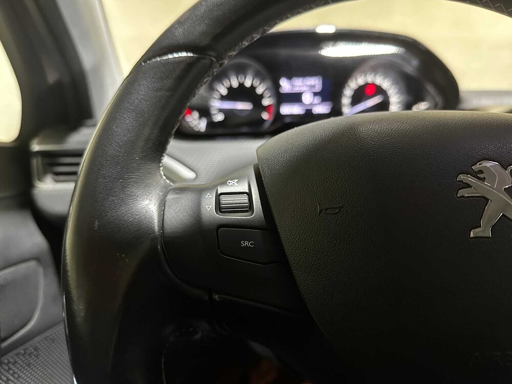 Peugeot 208 1.2 PureTech Blue Lease Executive 82hp 2018, TB-383-S