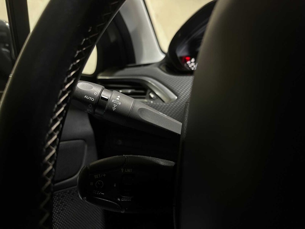 Peugeot 208 1.2 PureTech Blue Lease Executive 82hp 2018, TB-383-S