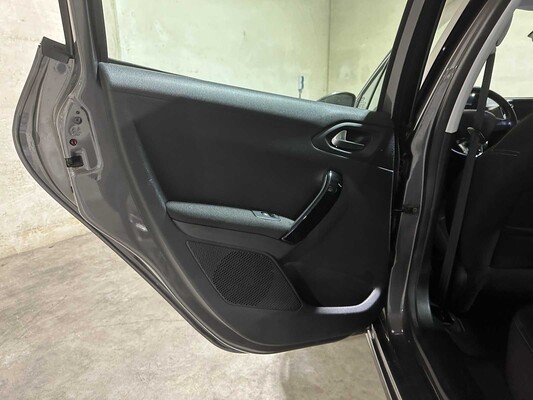 Peugeot 208 1.2 PureTech Blue Lease Executive 82hp 2018, TB-383-S