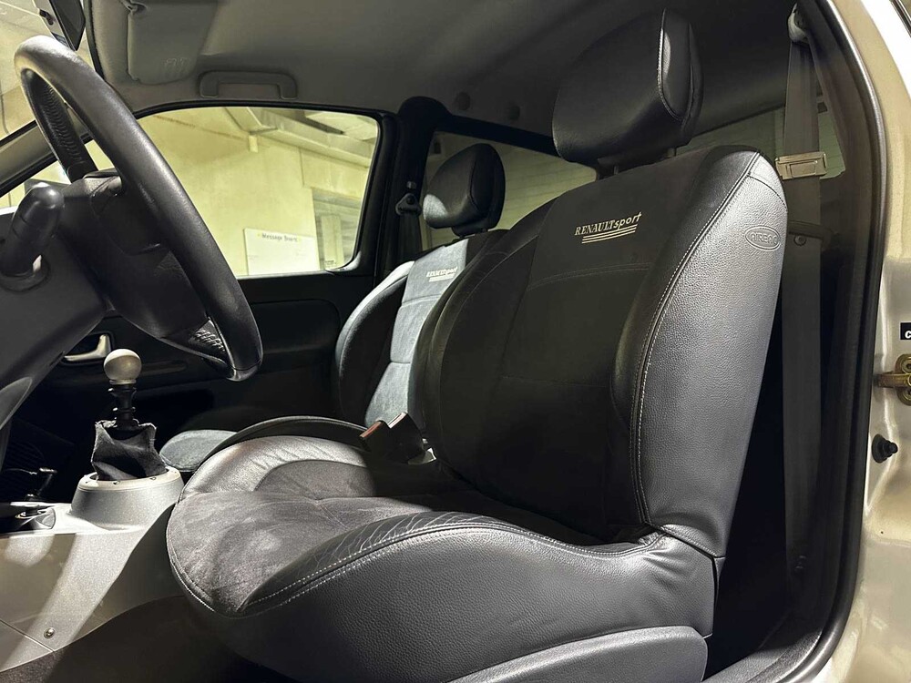 Renault Clio V6 3.0 Sport RS Phase 2 (NR 149) 255pk 2004 Youngtimer