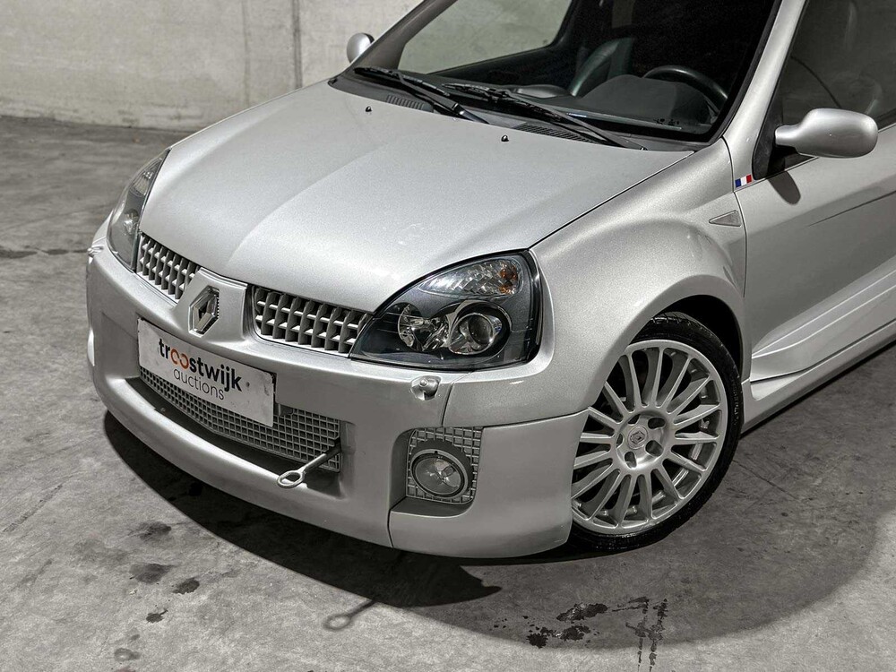 Renault Clio V6 3.0 Sport RS Phase 2 (NR 149) 255pk 2004 Youngtimer