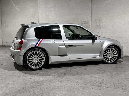 Renault Clio V6 3.0 Sport RS Phase 2 (NR 149) 255pk 2004 Youngtimer