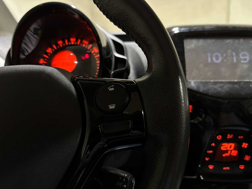 Peugeot 108 1.2 Puretech Allure 82pk 2015, PP-318-L