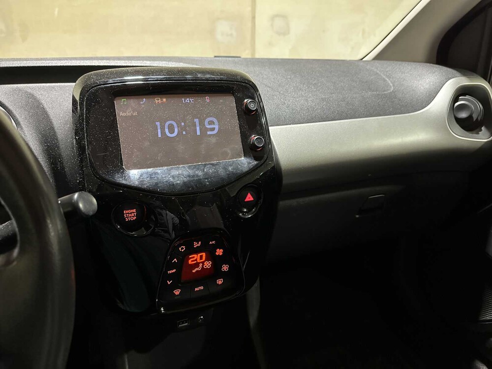 Peugeot 108 1.2 Puretech Allure 82pk 2015, PP-318-L