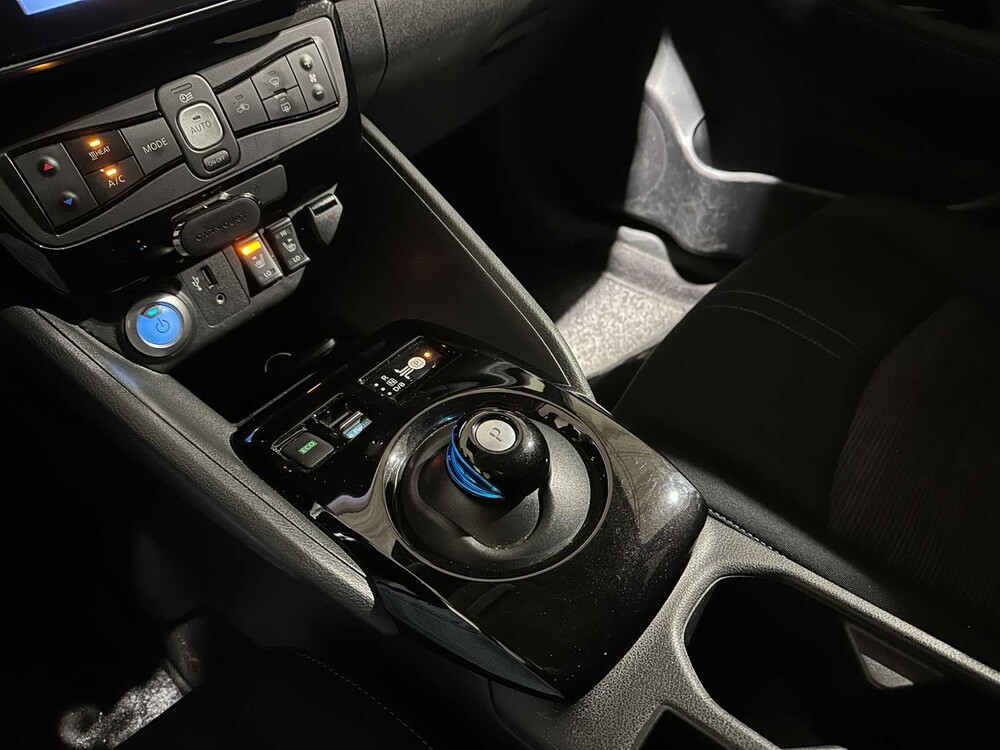 Nissan LEAF N-Connecta 40 kWh 150pk 2018 (Origineel-NL), TS-273-T
