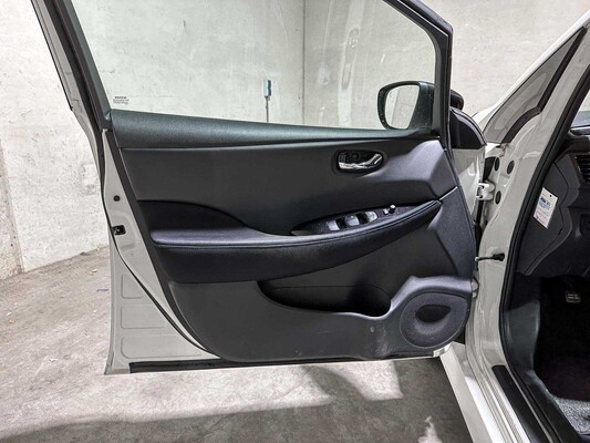 Nissan LEAF N-Connecta 40 kWh 150pk 2018 (Origineel-NL), TS-273-T