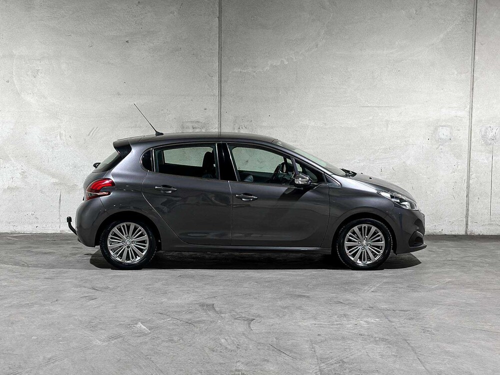 Peugeot 208 1.2 PureTech Blue Lease Executive 82pk 2018, TB-383-S