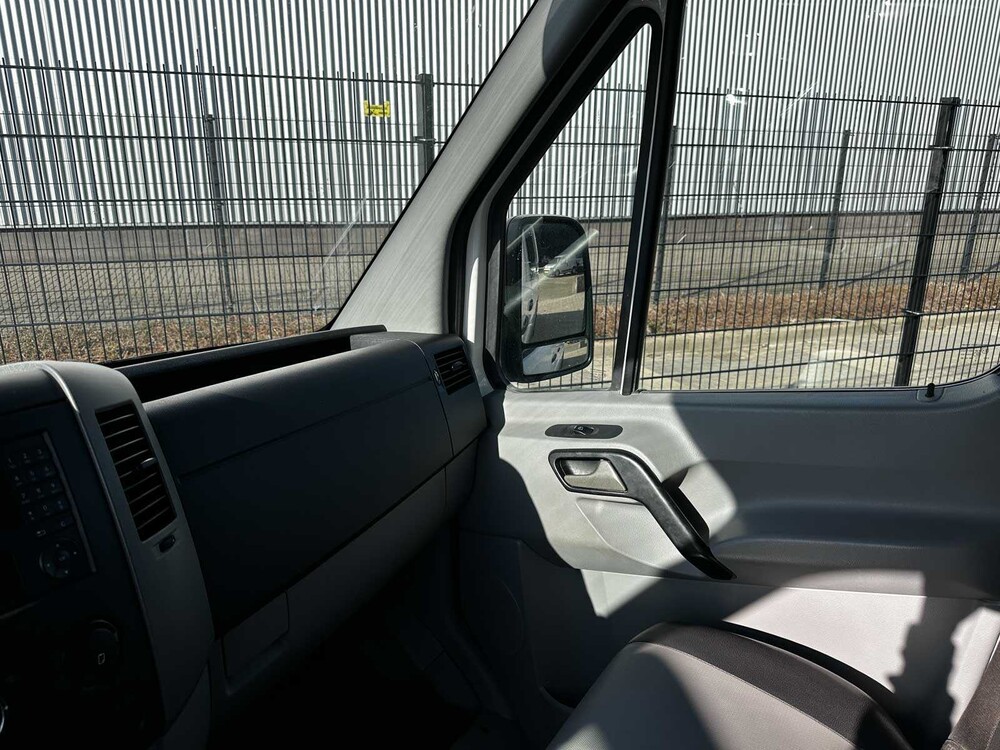 Volkswagen Crafter 35 2.0 TDI (DUBBEL CABIN) 163pk 2016 7-persoons, VFK-49-B Bedrijfswagen