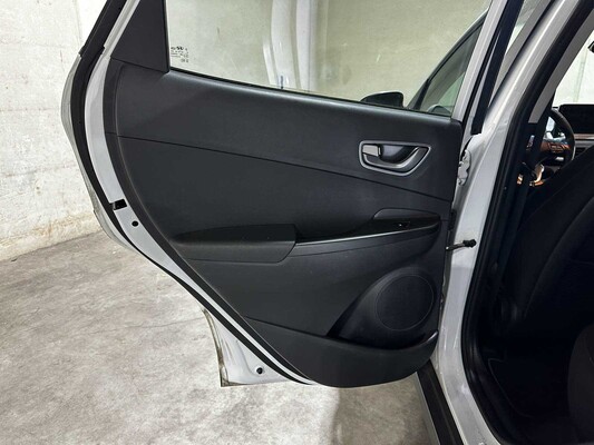 Hyundai Kona EV Fashion 64 kWh 204pk 2020 (Origineel-NL & 1e Eigenaar), K-565-JZ