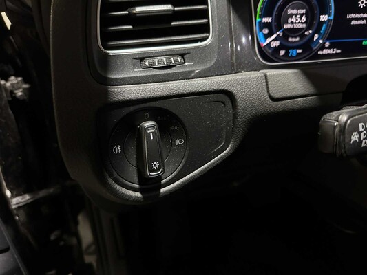 Volkswagen e-Golf 136pk 2018 (Origineel-NL), SF-488-D