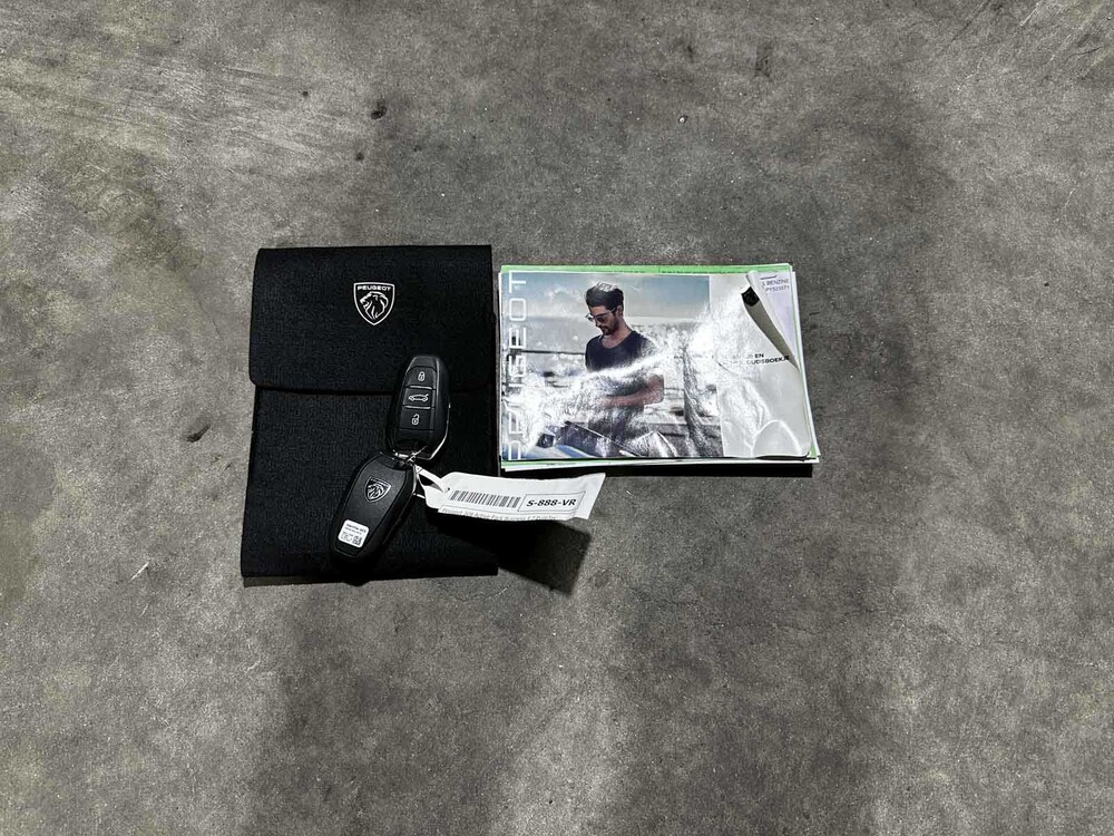 Peugeot 308 1.2 PureTech Active Pack Business 131pk 2023 (Origineel-NL + 1e Eigenaar), S-888-VR