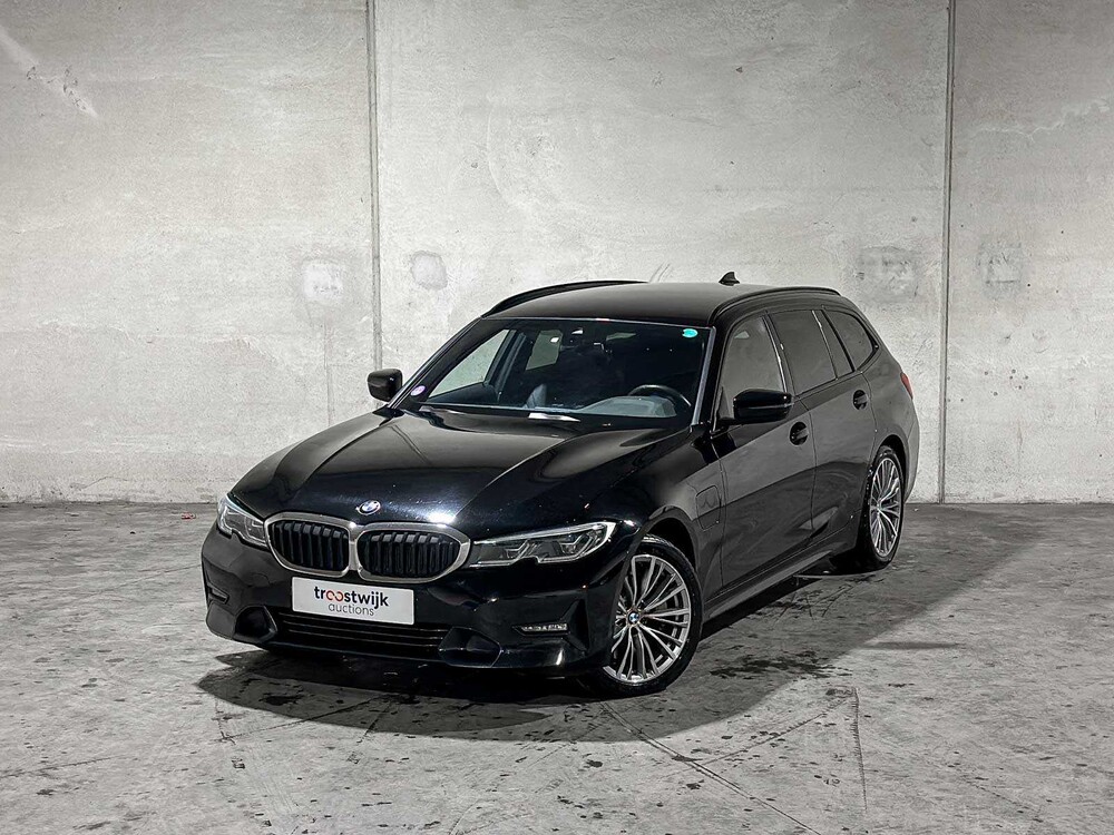 BMW 330e Touring Business Edition Plus 184pk 2021 3-serie (Origineel-NL + 1e Eigenaar) L-480-TL