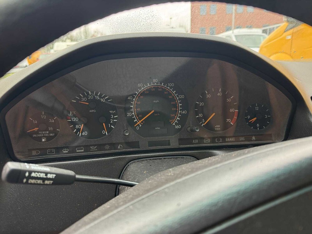 Mercedes-Benz SL500 Convertible 332PK 1992