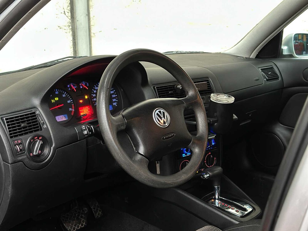 Volkswagen Golf 1,6 Trendline 101 PS 2001 AUTOMATIK, 23 PS-FX