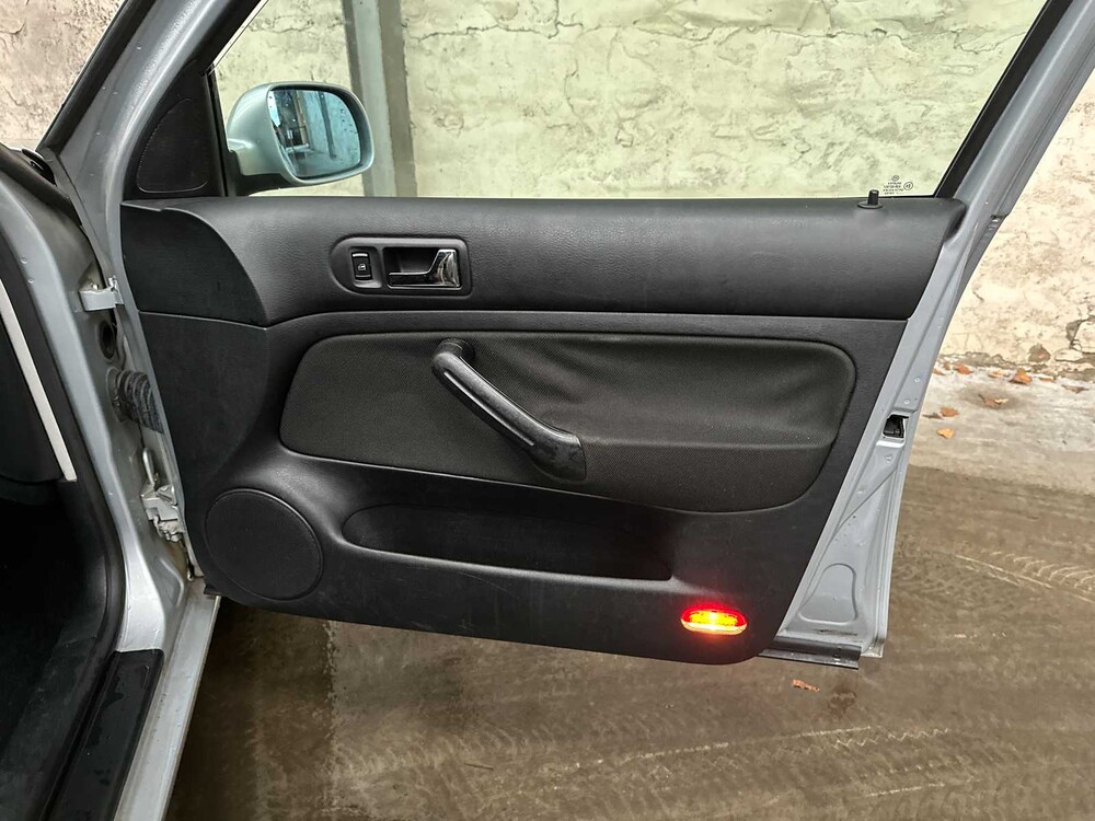 Volkswagen Golf 1,6 Trendline 101 PS 2001 AUTOMATIK, 23 PS-FX