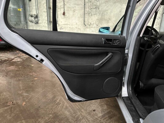 Volkswagen Golf 1,6 Trendline 101 PS 2001 AUTOMATIK, 23 PS-FX