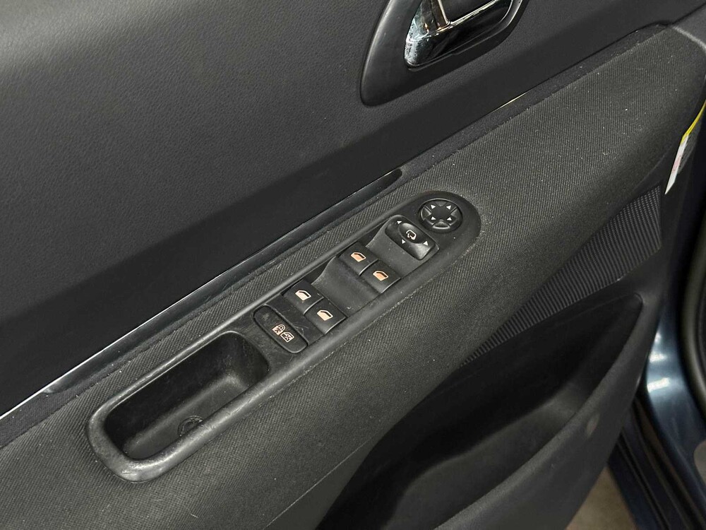 Peugeot 5008 1,6 THP Style 7p. 154 PS 2013, 3-KPS-24