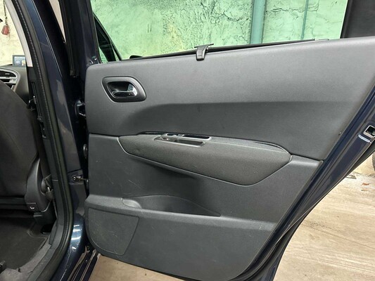 Peugeot 5008 1,6 THP Style 7p. 154 PS 2013, 3-KPS-24