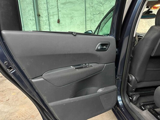 Peugeot 5008 1,6 THP Style 7p. 154 PS 2013, 3-KPS-24