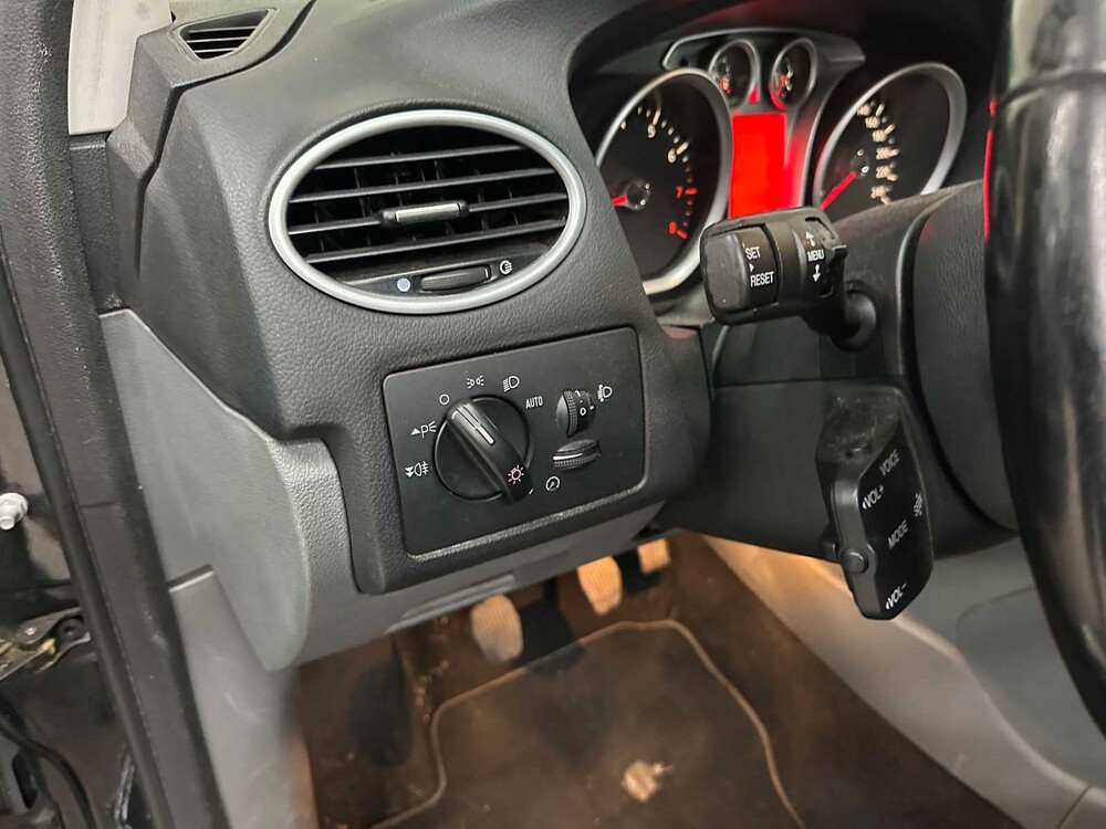 Ford Focus Kombi 1.8 Limited Flex.F. 123 PS 2011, 96-NZR-8