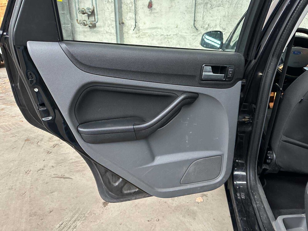 Ford Focus Kombi 1.8 Limited Flex.F. 123 PS 2011, 96-NZR-8