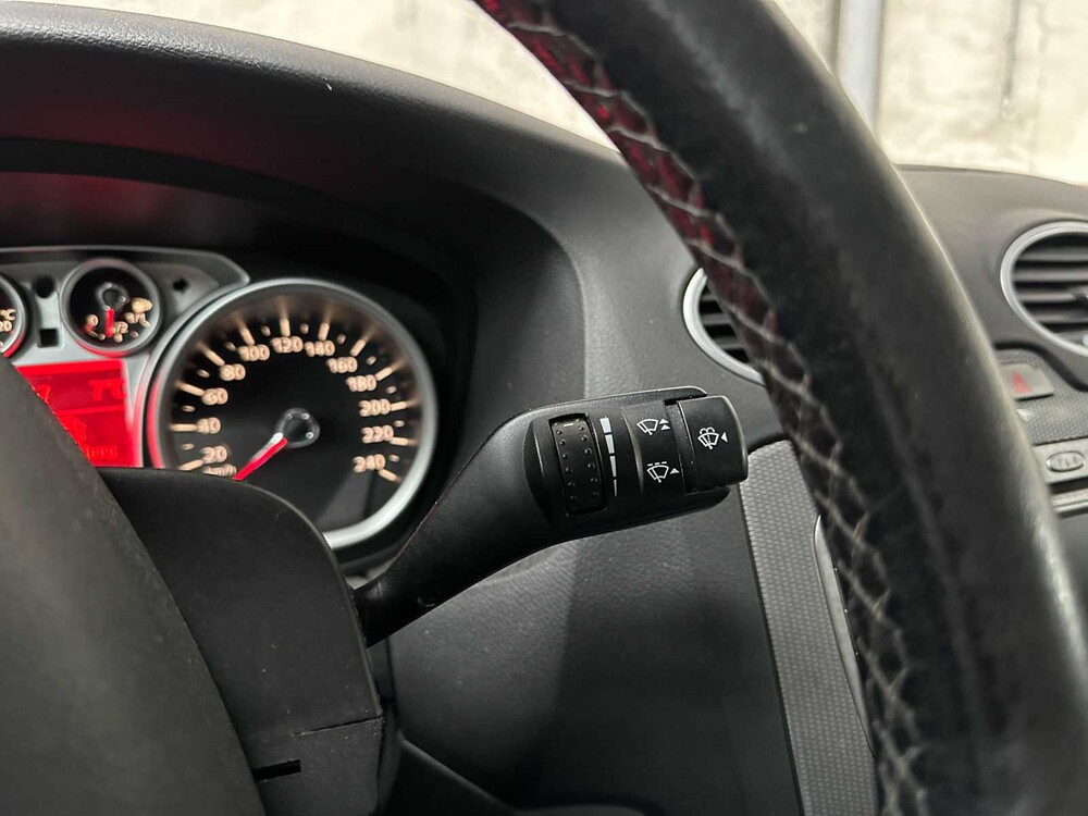 Ford Focus Kombi 1.8 Limited Flex.F. 123 PS 2011, 96-NZR-8