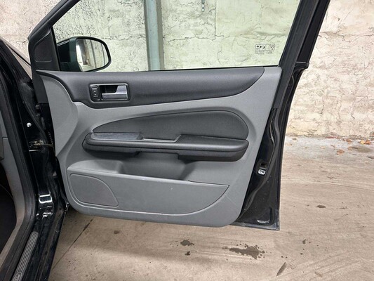 Ford Focus Kombi 1.8 Limited Flex.F. 123 PS 2011, 96-NZR-8