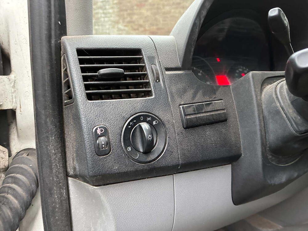 Volkswagen Crafter 35 2,5 TDI L2H2 109 PS 2010, 7-VJR-93