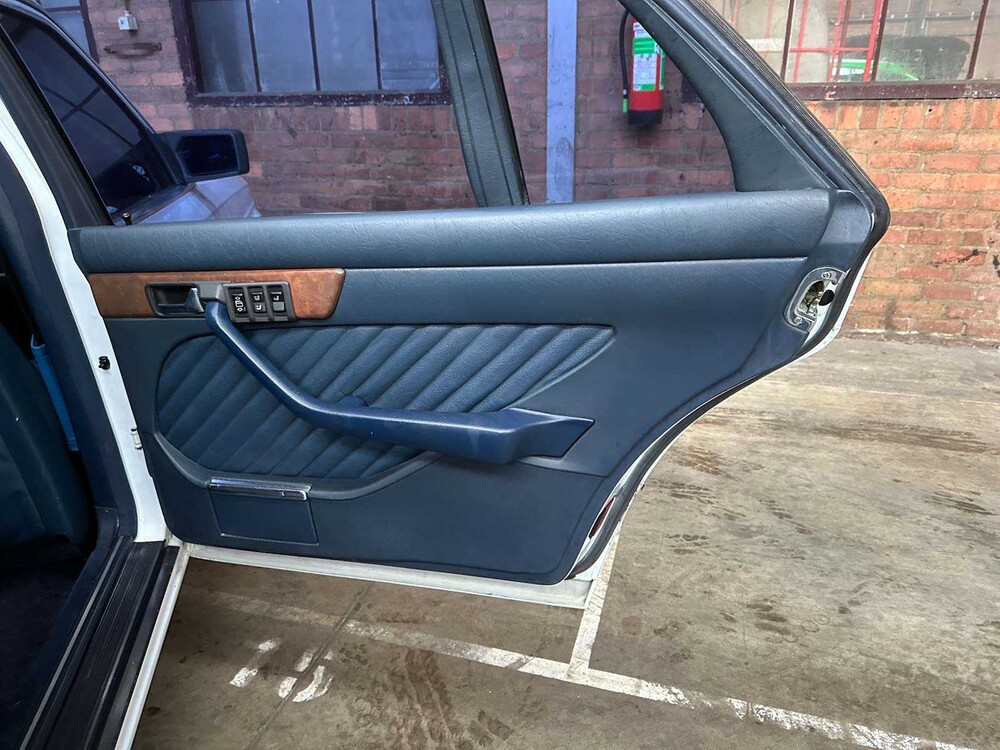 Mercedes-Benz 560 SEL Limousine 4-Türer 5,6 V8 SOHC 16v 1990 