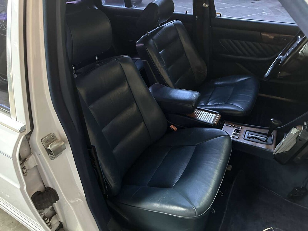 Mercedes-Benz 560 SEL Limousine 4-Türer 5,6 V8 SOHC 16v 1990 