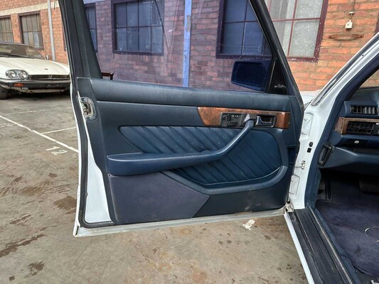 Mercedes-Benz 560 SEL Limousine 4-Türer 5,6 V8 SOHC 16v 1990 