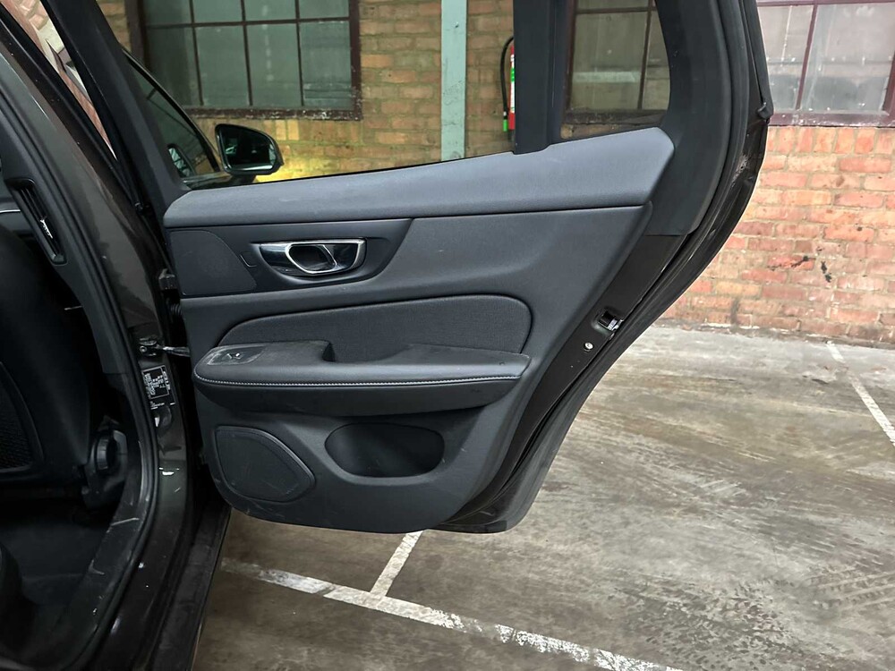 Volvo V60 2.0 T4 Moment.Pro 188 PS 2019, ZP-740-L