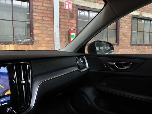 Volvo V60 2.0 T4 Moment.Pro 188 PS 2019, ZP-740-L