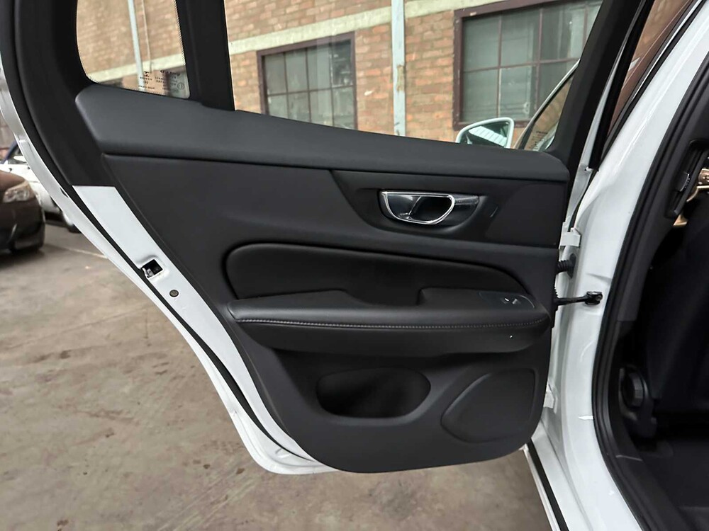 Volvo V60 2.0 T6 Recharge AWD Inschrift 253 PS 2021 (Original-NL + 1. Besitzer), N-828-HZ