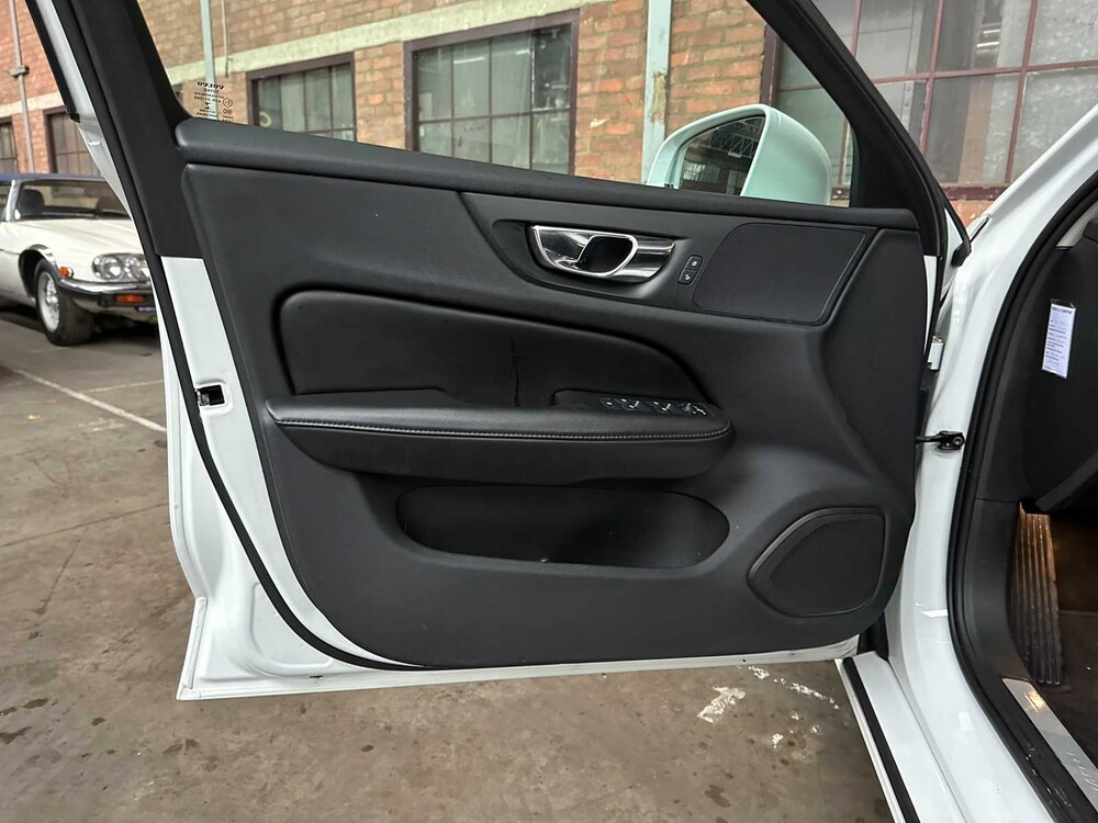 Volvo V60 2.0 T6 Recharge AWD Inschrift 253 PS 2021 (Original-NL + 1. Besitzer), N-828-HZ