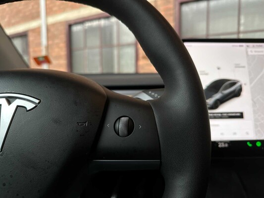 Tesla Model Y Langstrecken-Allradantrieb 75 kWh 351 PS 2021, N-842-RT